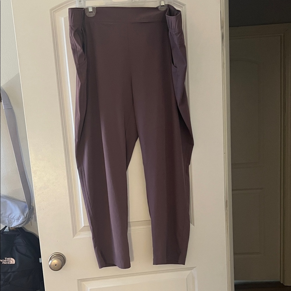 Eddie Bauer Women's Plum Joggers
